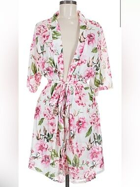 Floral Pink & White Tie-Waist Women's robe